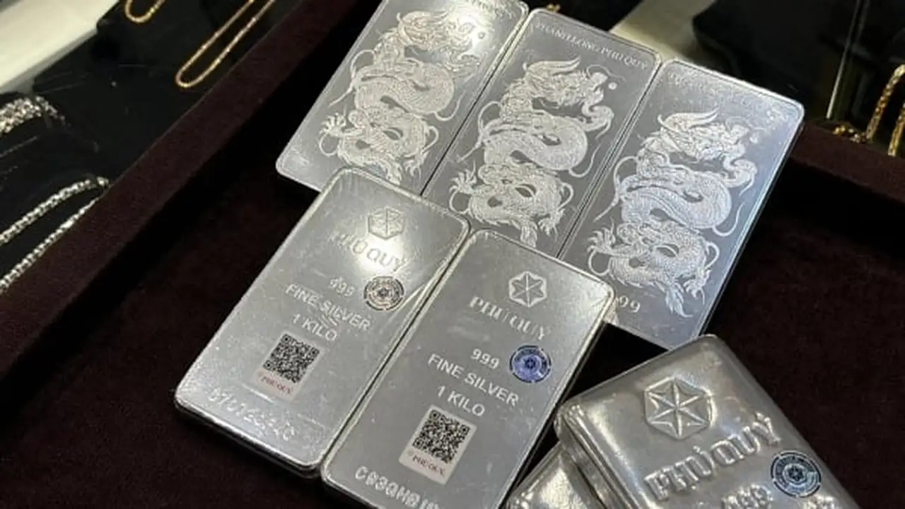 أسعار الفضة تتراجع اليوم في 30 يونيو بشكل ملحوظ.